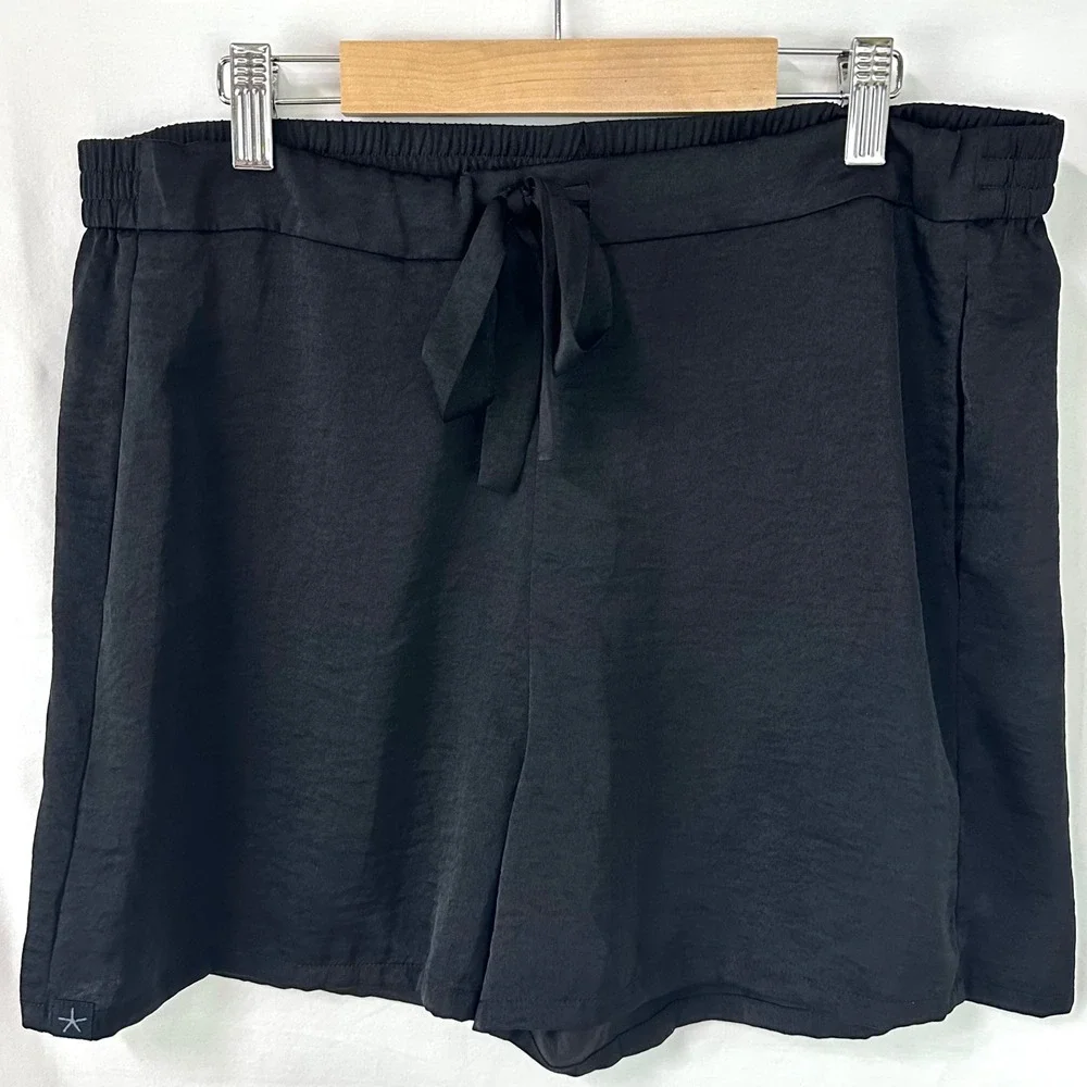 BAREFOOT DREAMS Black Washed Satin PJ Pajama Set Cropped Shirt Shorts Women's L